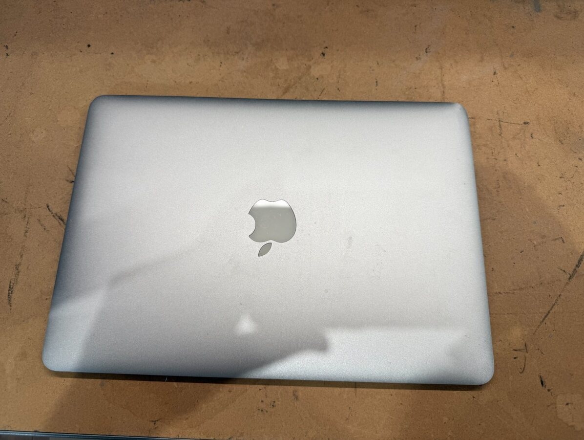Predám MacBook Air 13" (A1369) – na diely