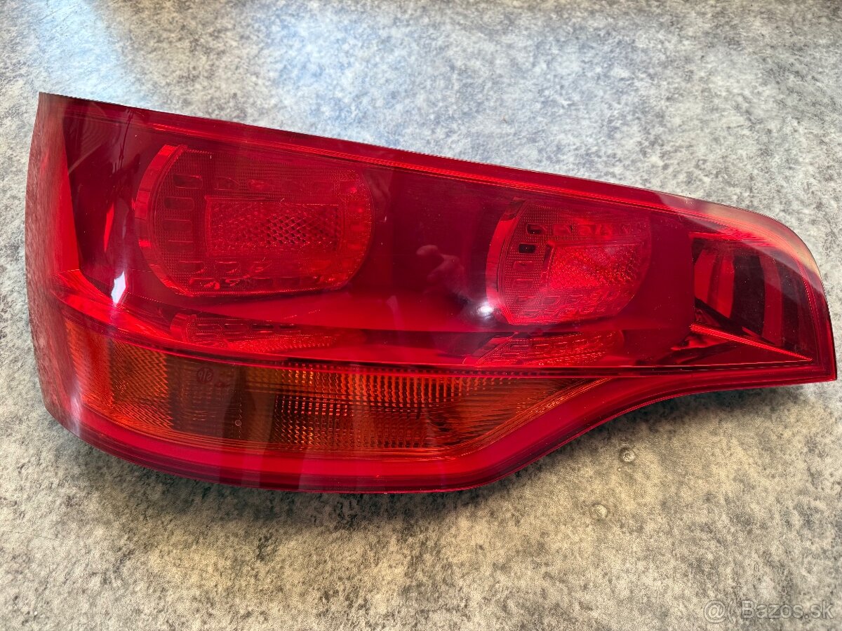 Audi Q7 ľavé zadné svetlo