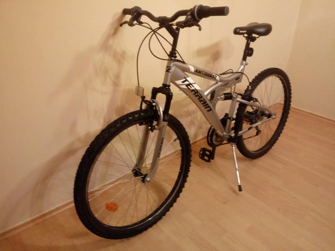 celoopružený bicykel
