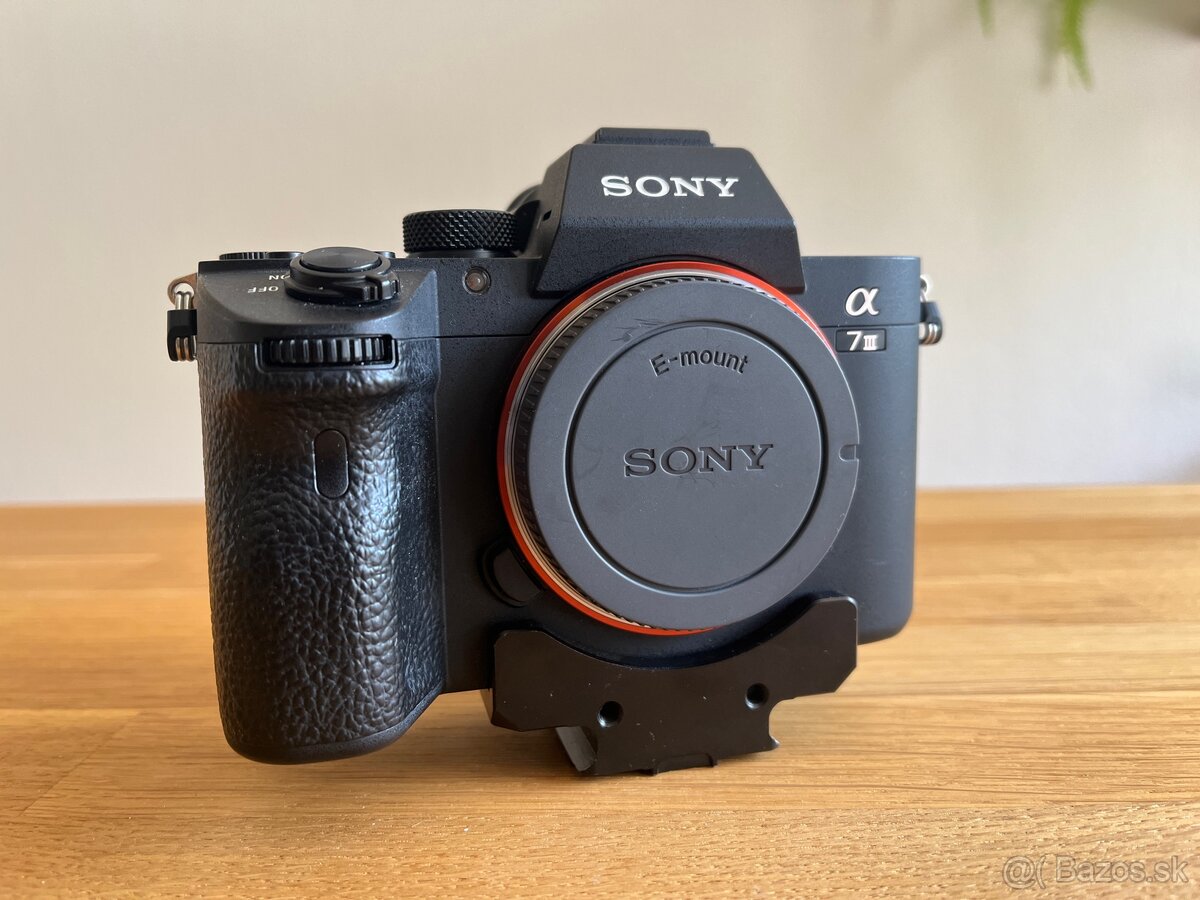 Sony A7 III telo + smallrig , top stav