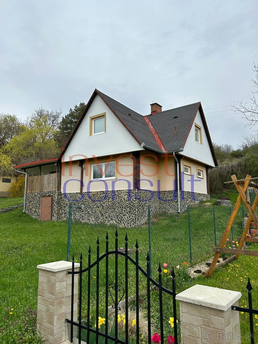 2307 NA PREDAJ ZARIADENÁ REKREAČNÁ CHATA V JEDINEČNEJ LOKALI