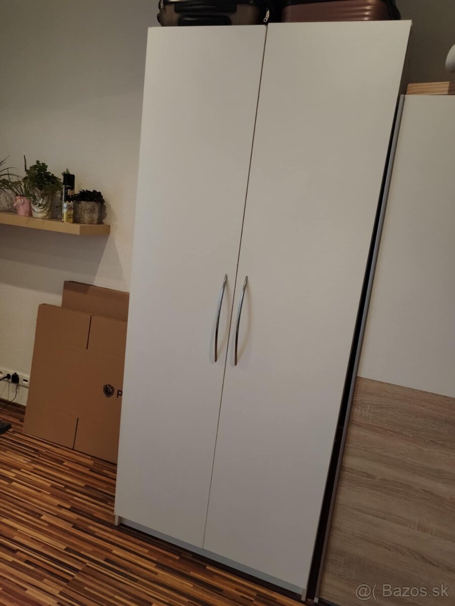 Šatníková skriňa