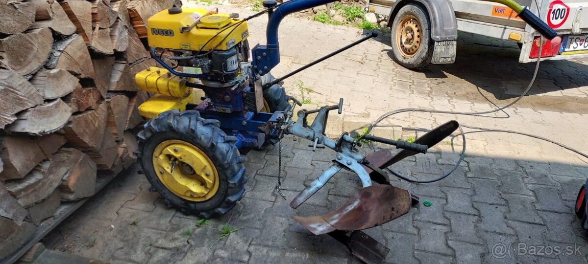 Malotraktor AGZAT