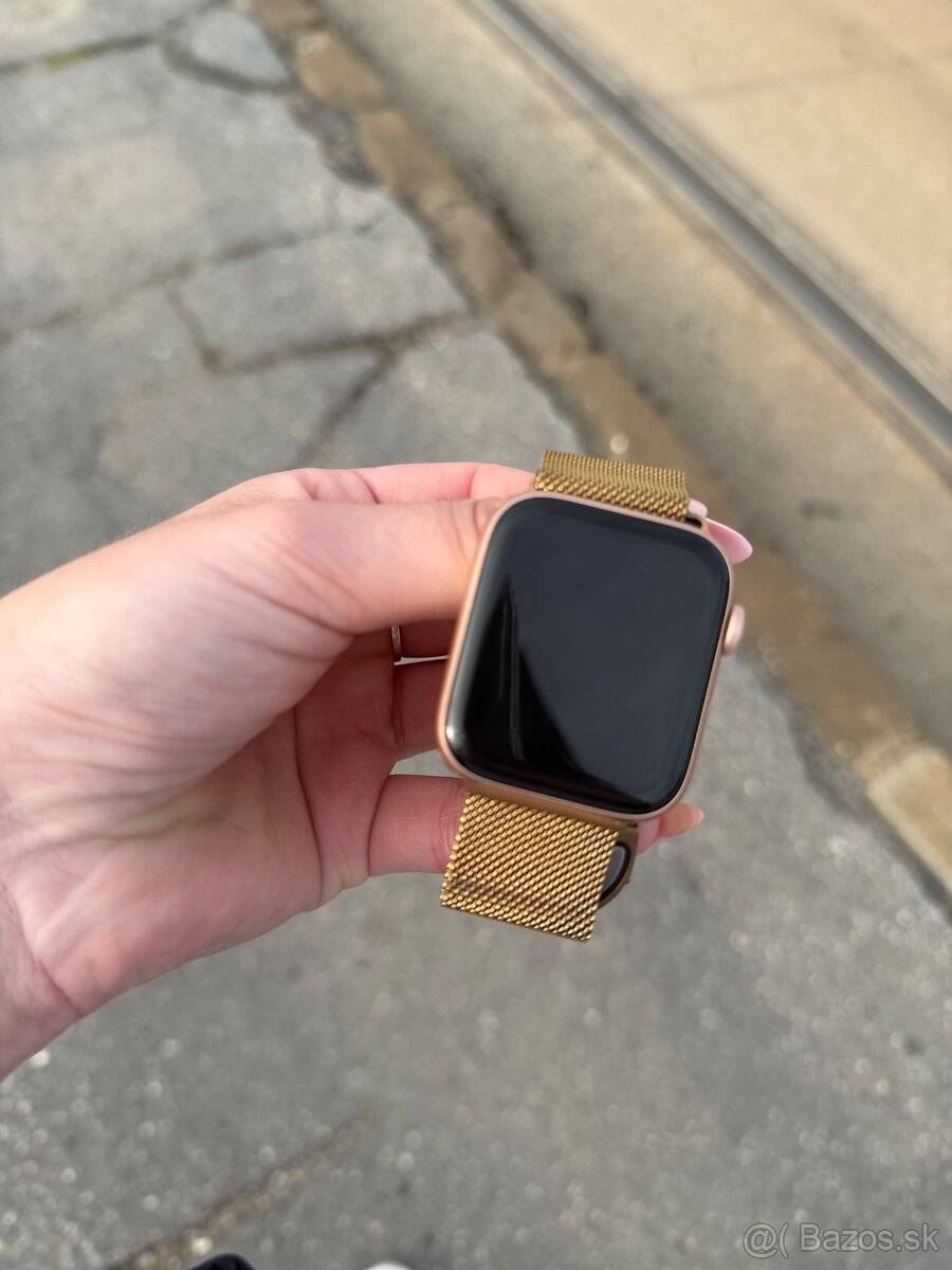 Apple Watch Series 6 – 44 mm Rose Gold