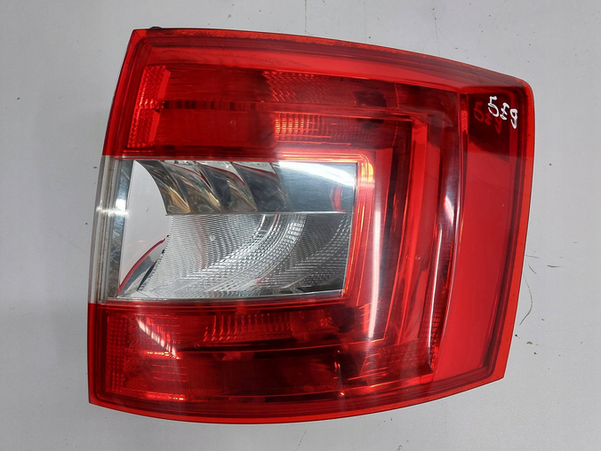 Škoda Octavia III 3 kombi 2012- ľavé a pravé zadné svetlo