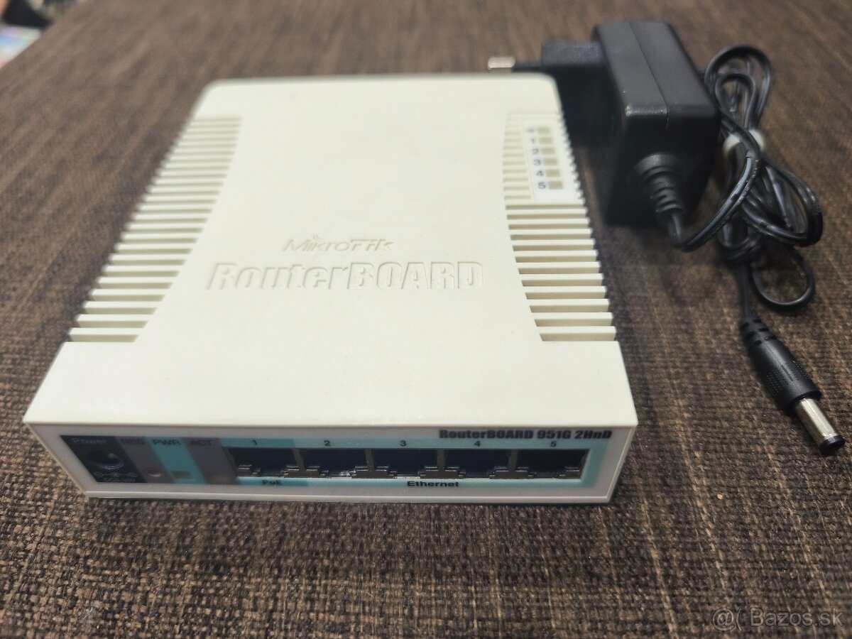 Router Mikrotik RB951G-2HnD