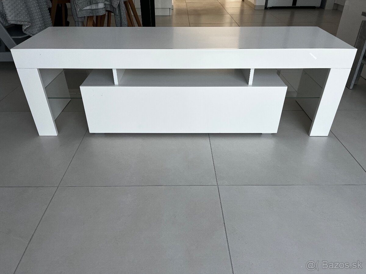 TV stolík
