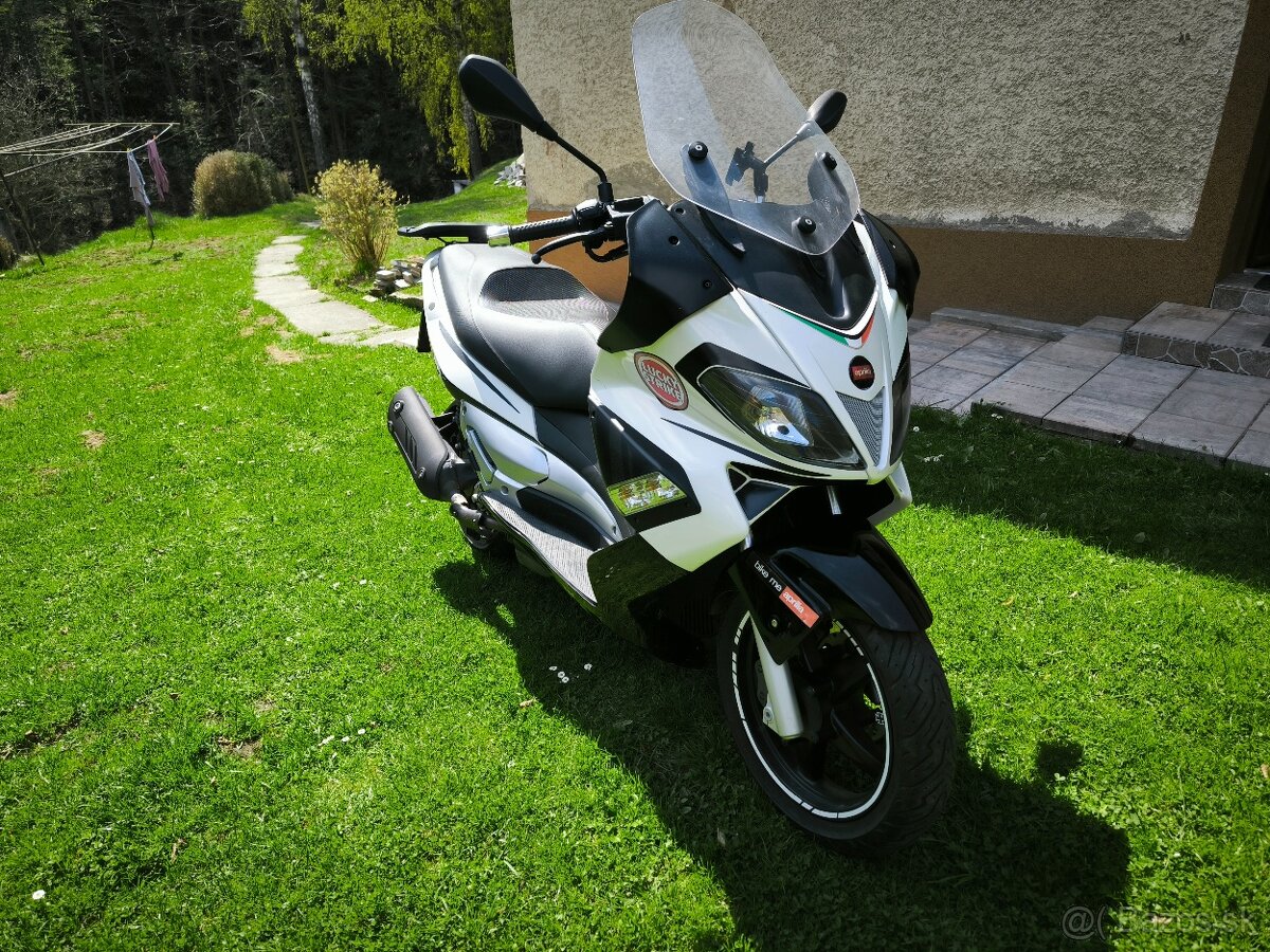 Aprilia SR 300max