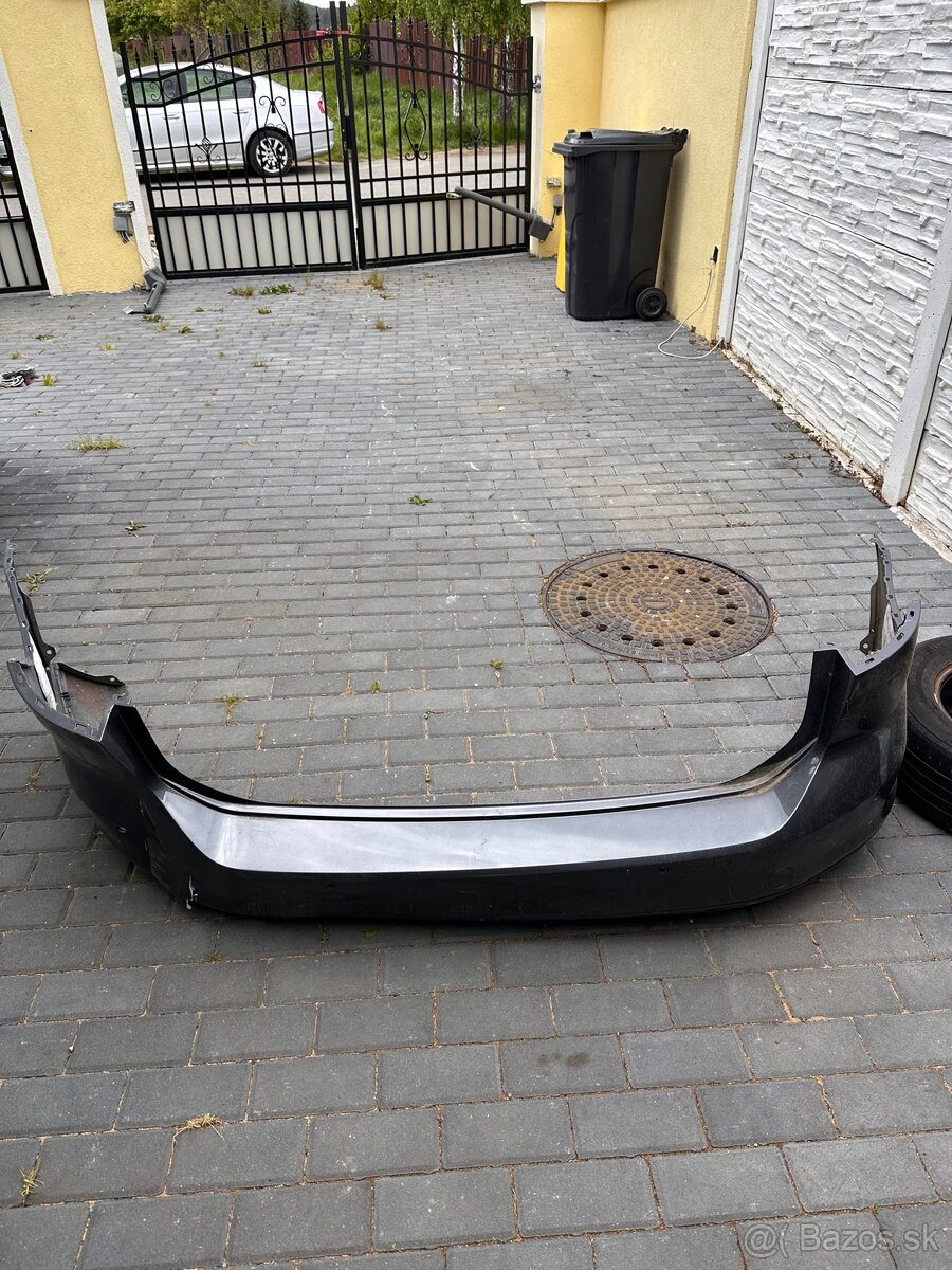 Predám zadný nárazník Volkswagen Passat B8