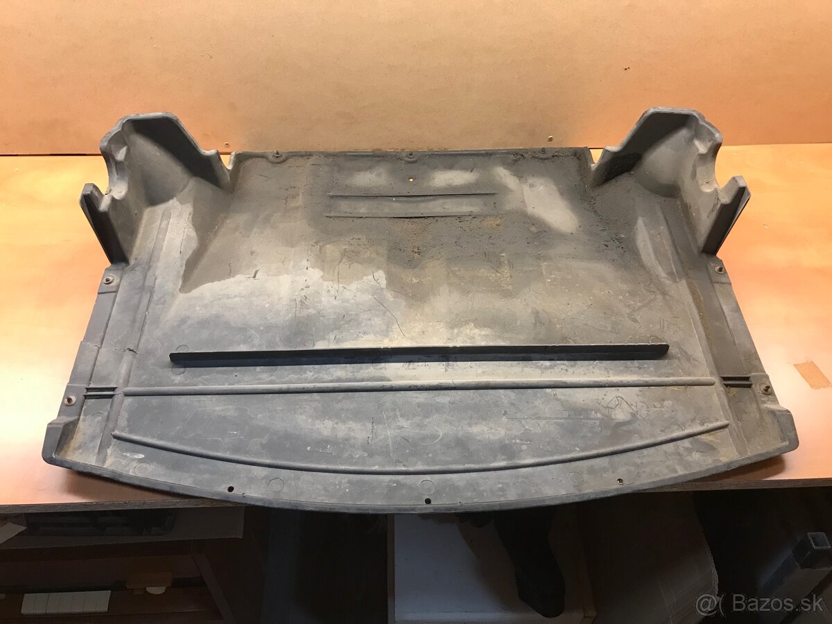 BMW e46 kryt pod motor
