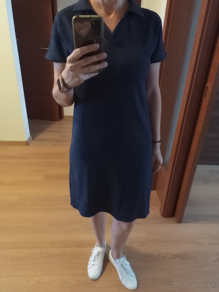 Saty s golierom