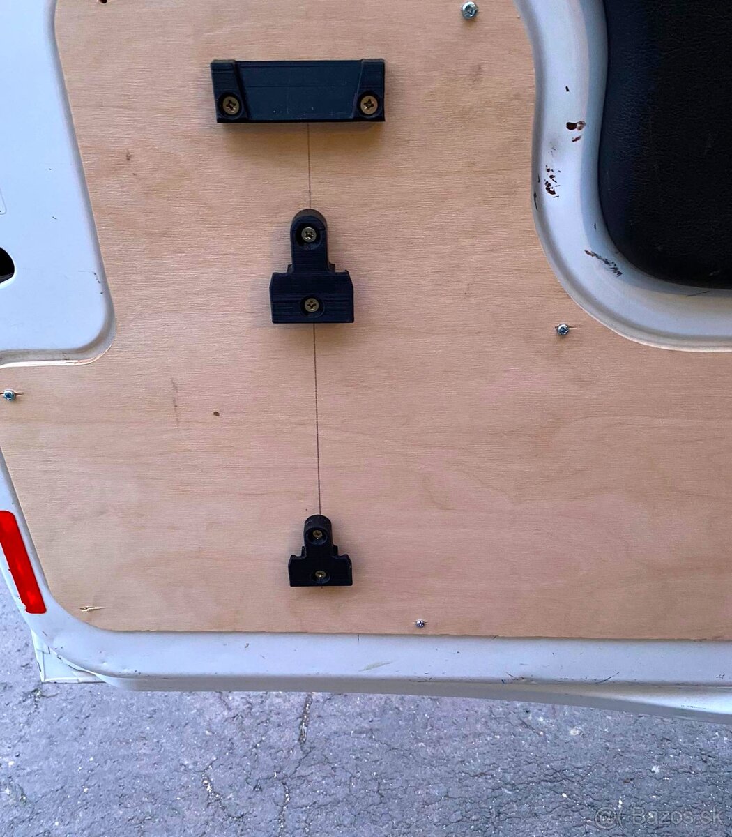 Nástenný držiak pre úložné boxy Milwaukee Packout