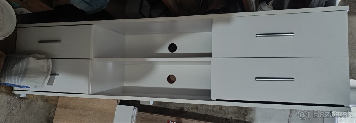 Stolik pod TV