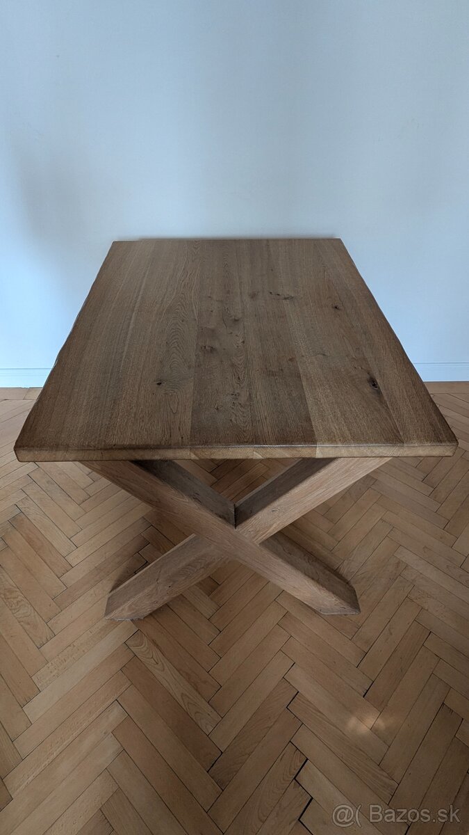 Masívny dubový stôl