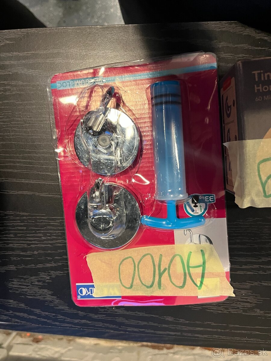 Kovové držiaky s prísavkami, 2 ks, nové