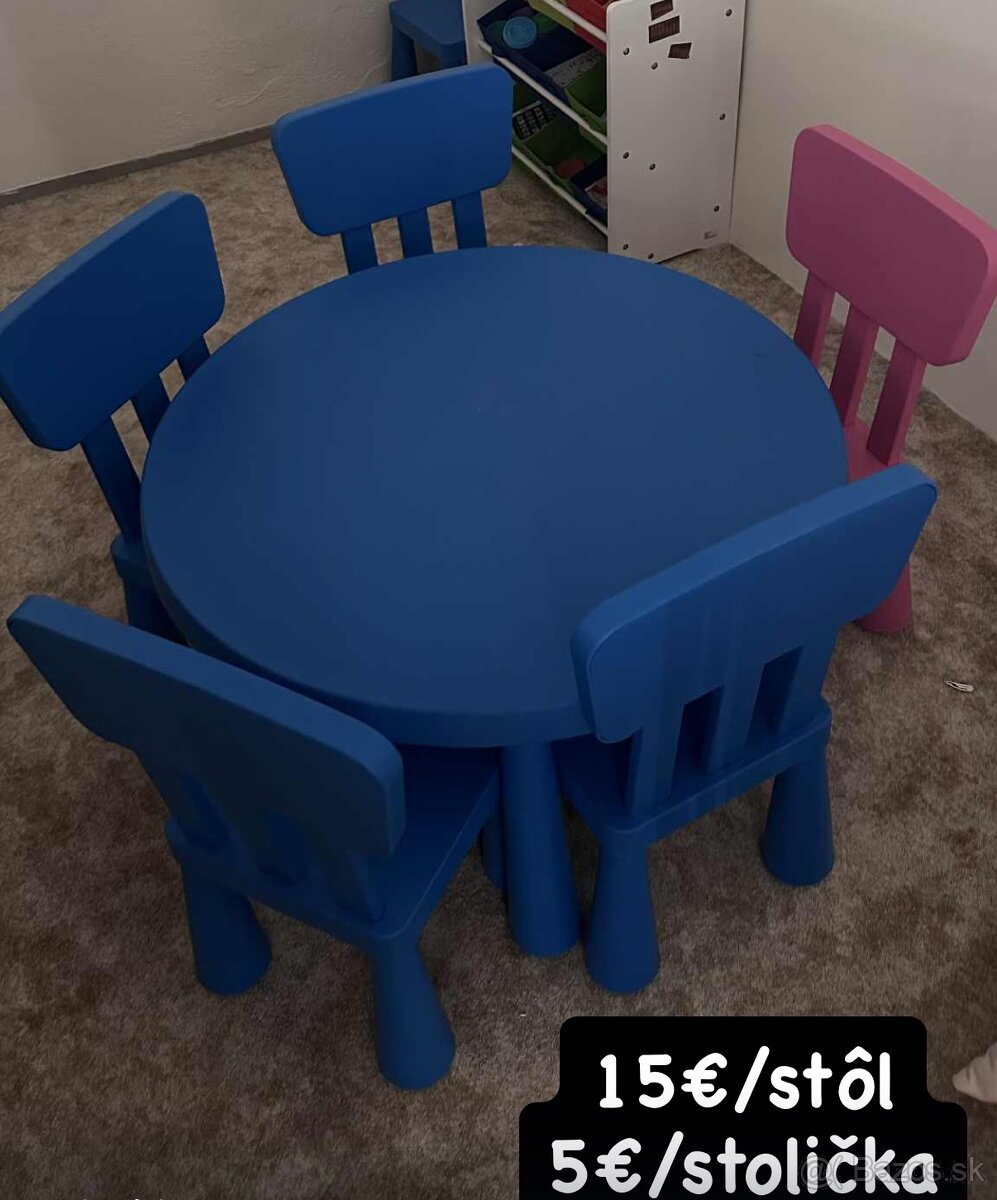 Predaj nábytku a hračiek.