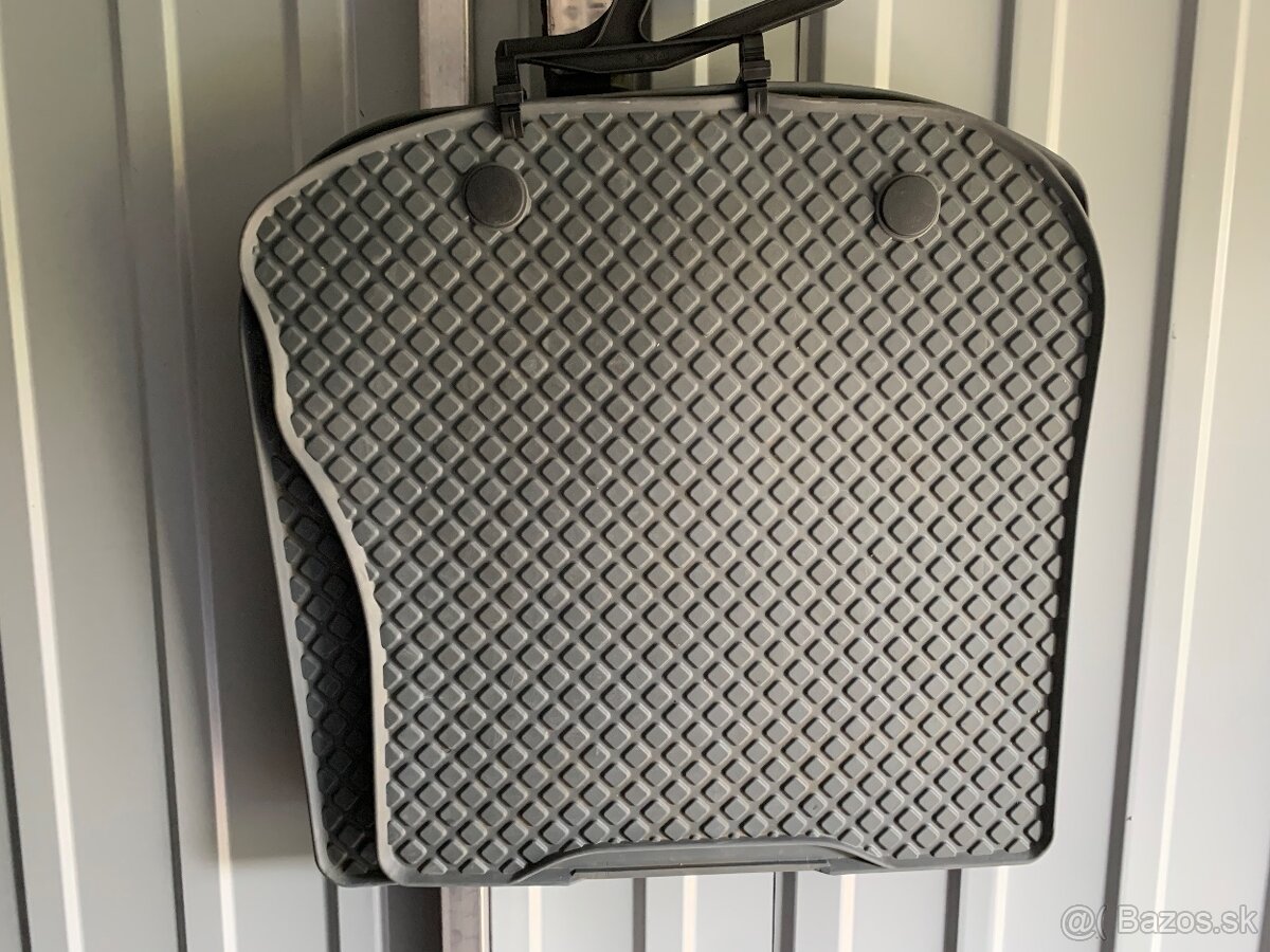 Audi A4 B5 OE zadne gumene rohoze