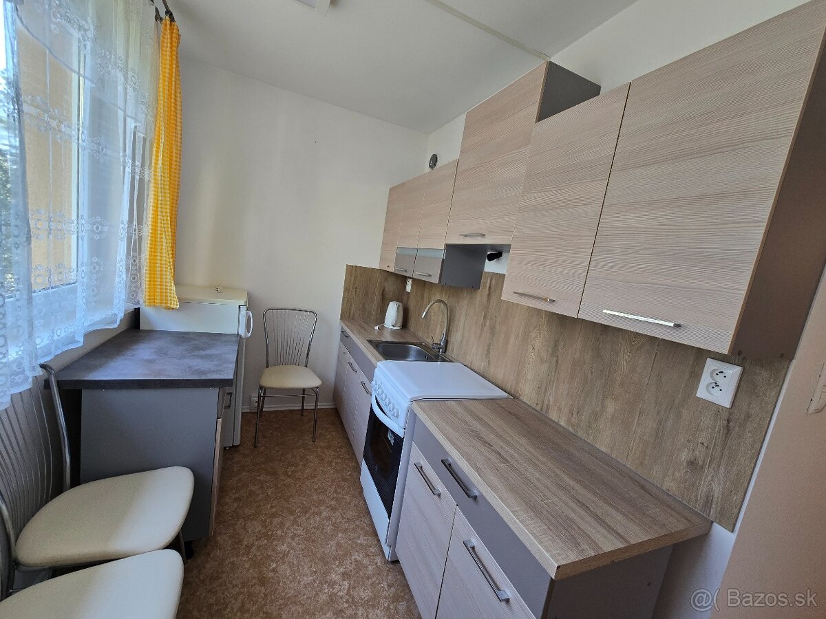 Prenájom 1 izbového bytu Západ Poprad