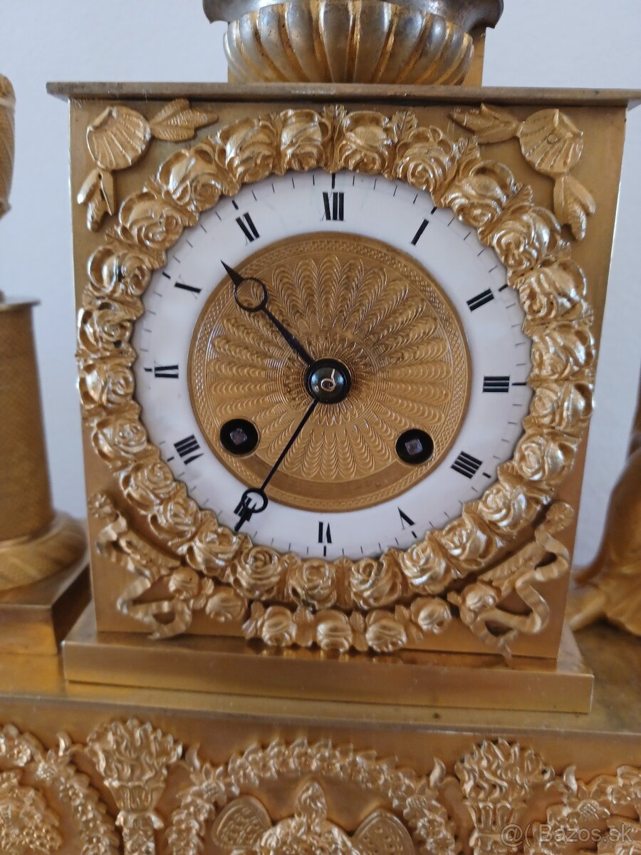 Empírové pozlátené francúzske hodiny 1830