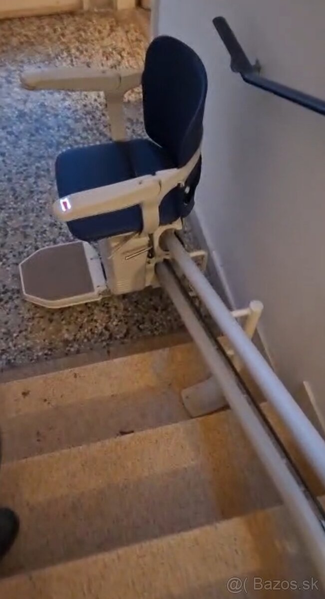 Stoličkový výťah