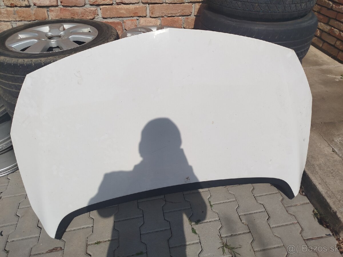 Opel Astra presná kapota