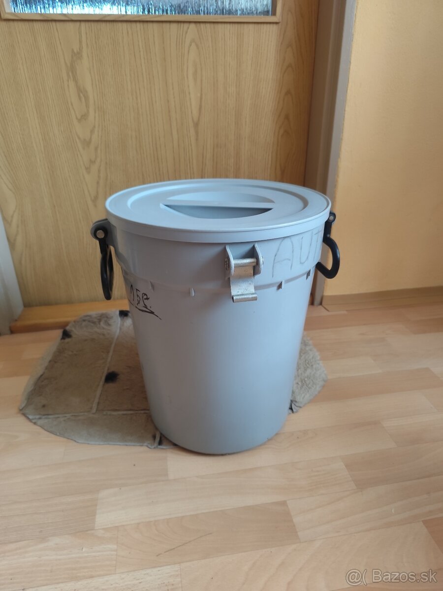 Škopok s vrchnákom