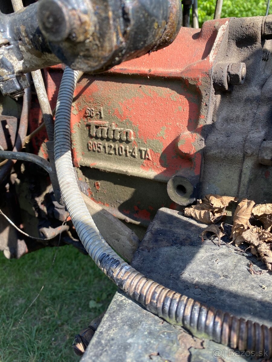 Traktor na podvozku Tatra 805