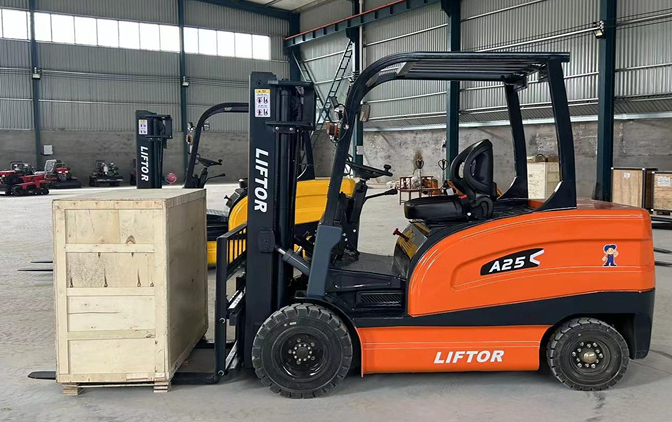 Elektrický vysokozdvižný vozík 2,5t Liftor