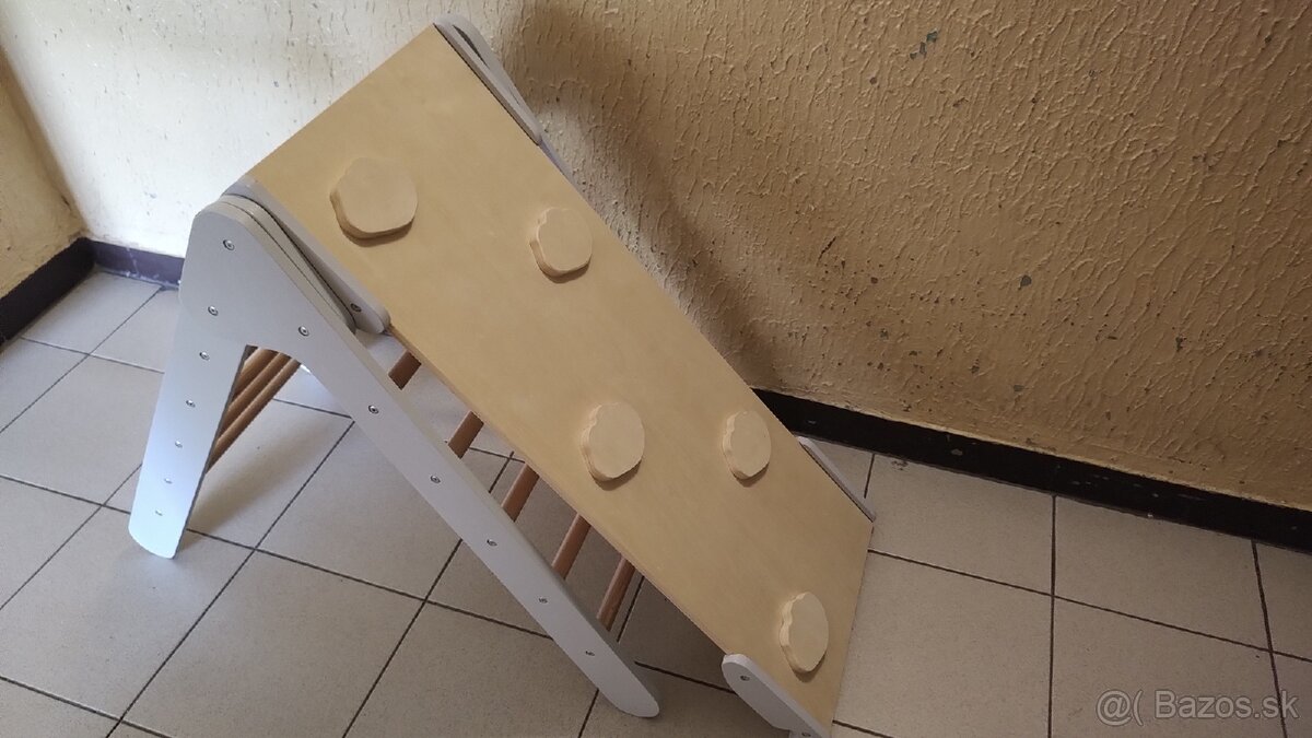 Preliezka TRIANGEL. Malo pouzivana, 1. majitel