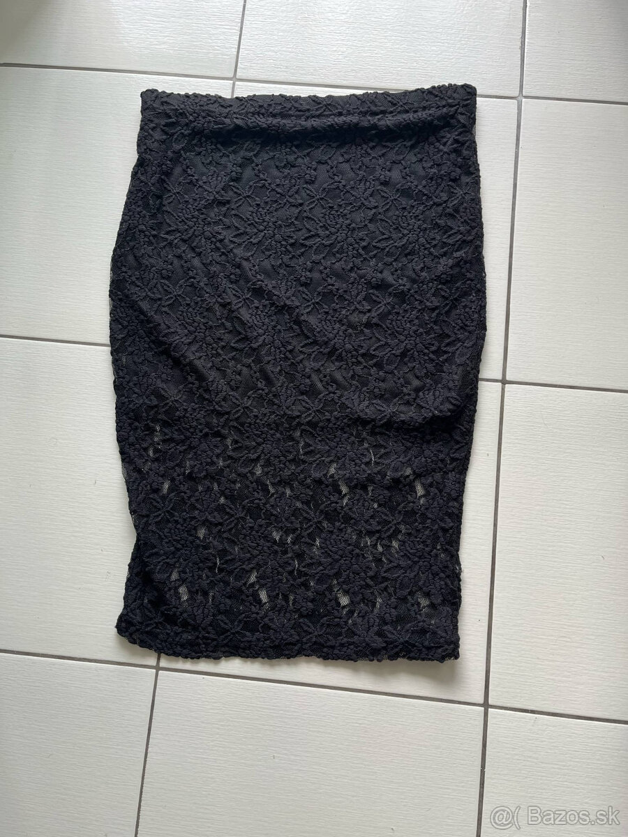 čierna krajková sukňa