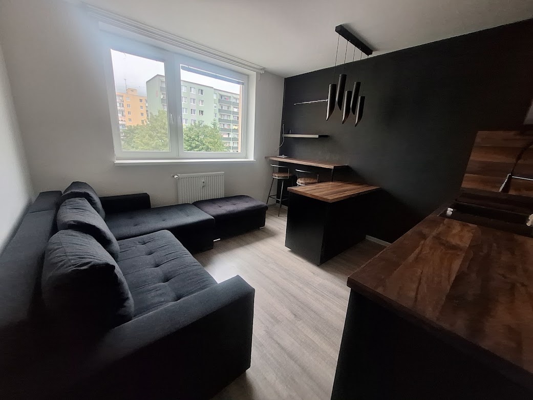 Rezervované 1 izbový byt s parkovacím miestom, NM