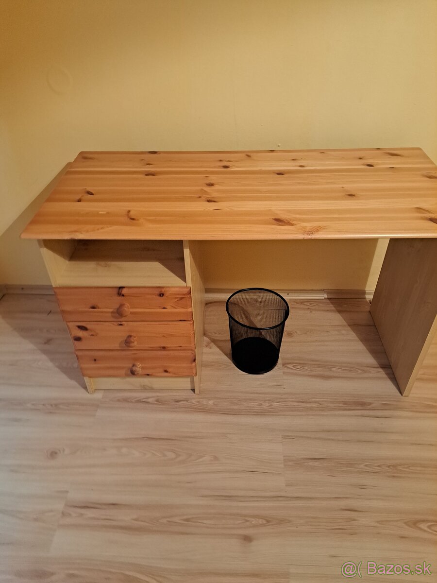 Predám pisací stôl