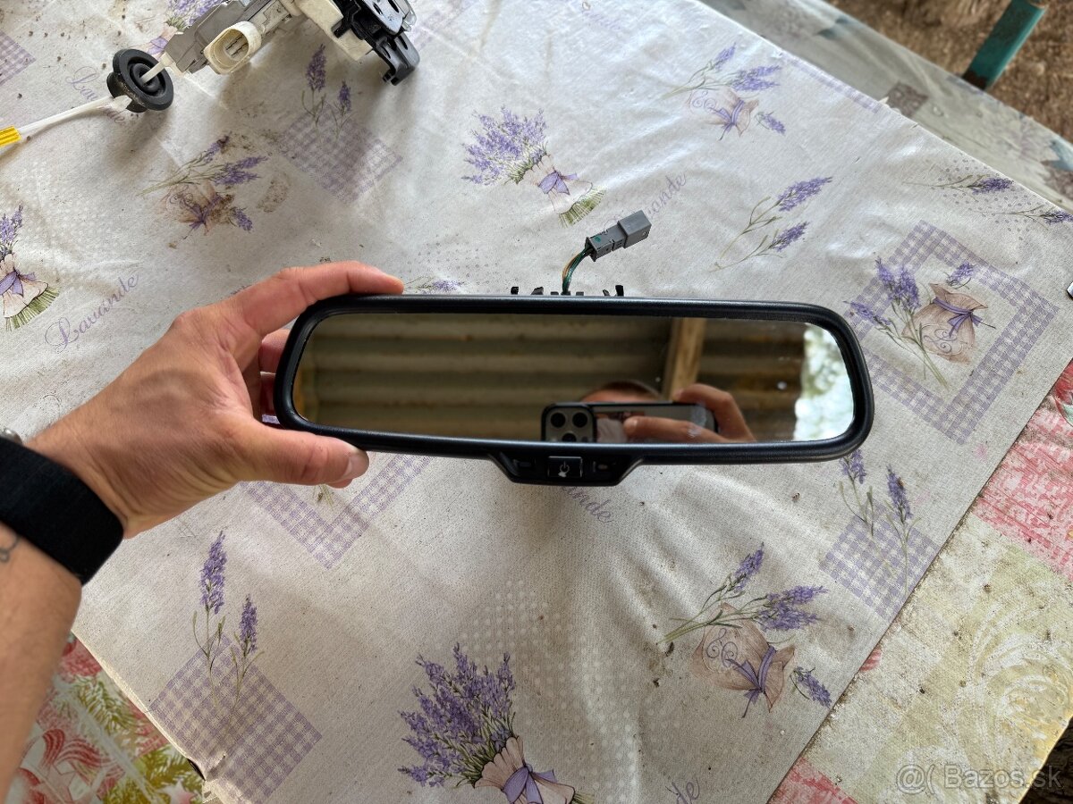 Predám vnútorné spätné zrkadlo Audi A4