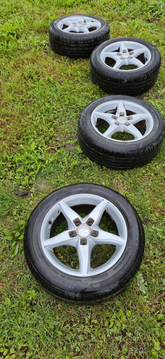 Elektrony s pneu 205/55 R16 rozteč 5x112