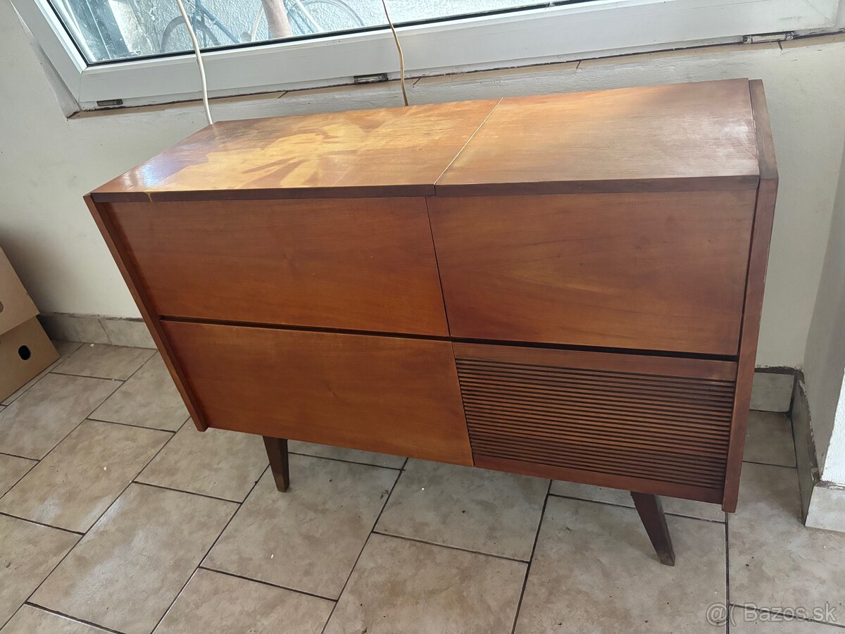 Gramo bedna Tesla 1126 A Adagio