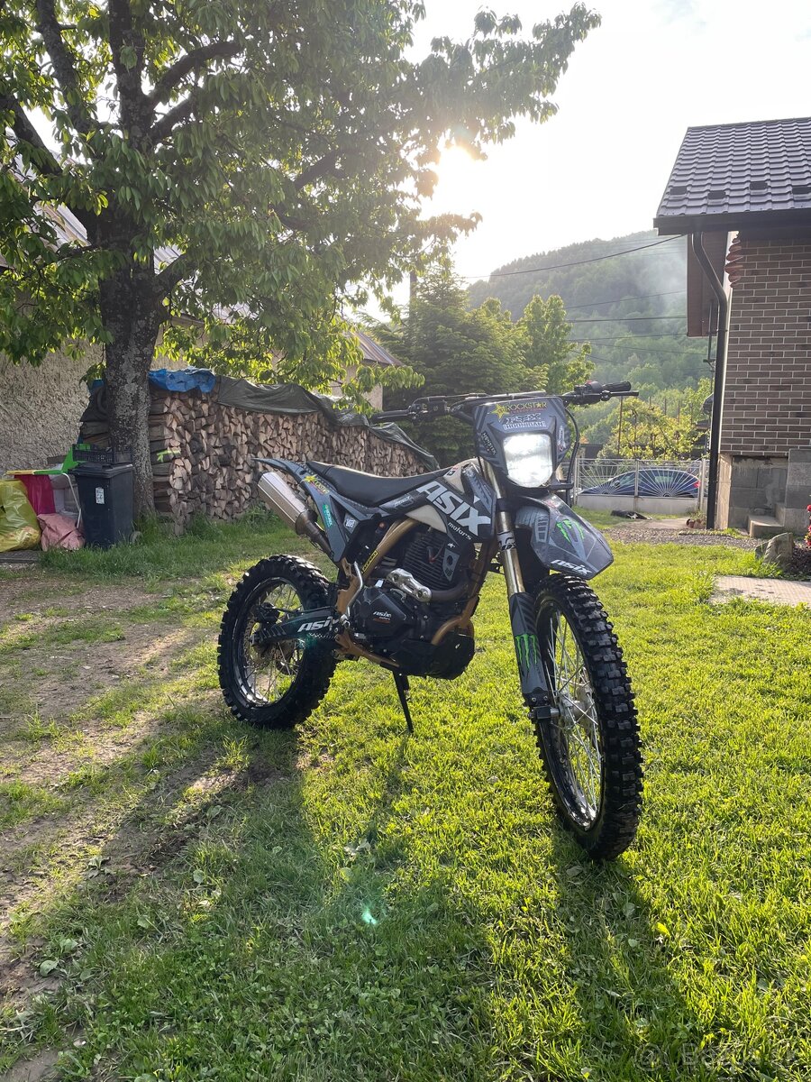 Predám Asix 300cc xb 88