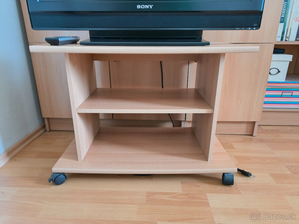Stolík pod televízor