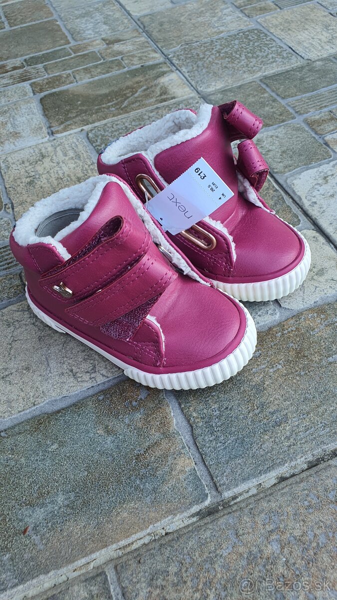 Dievča veľ.20,5 Next