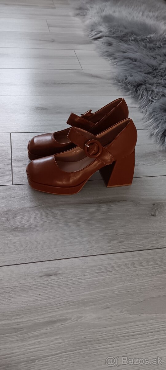 Hnedé lodicky 37 nove