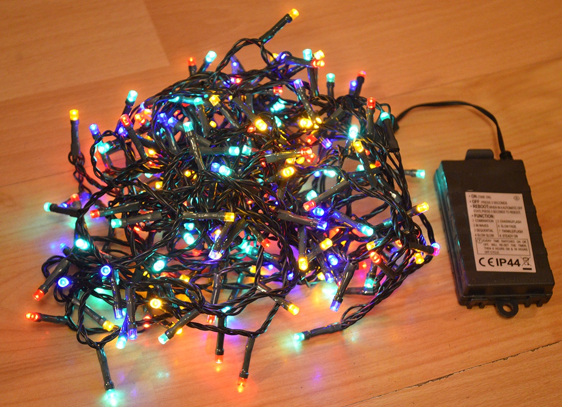 Svetelna retaz na baterie 180 LED 9m