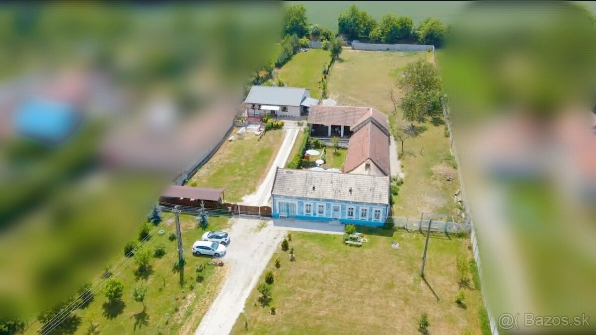 Výnimočná udalosť s dvomi domami a