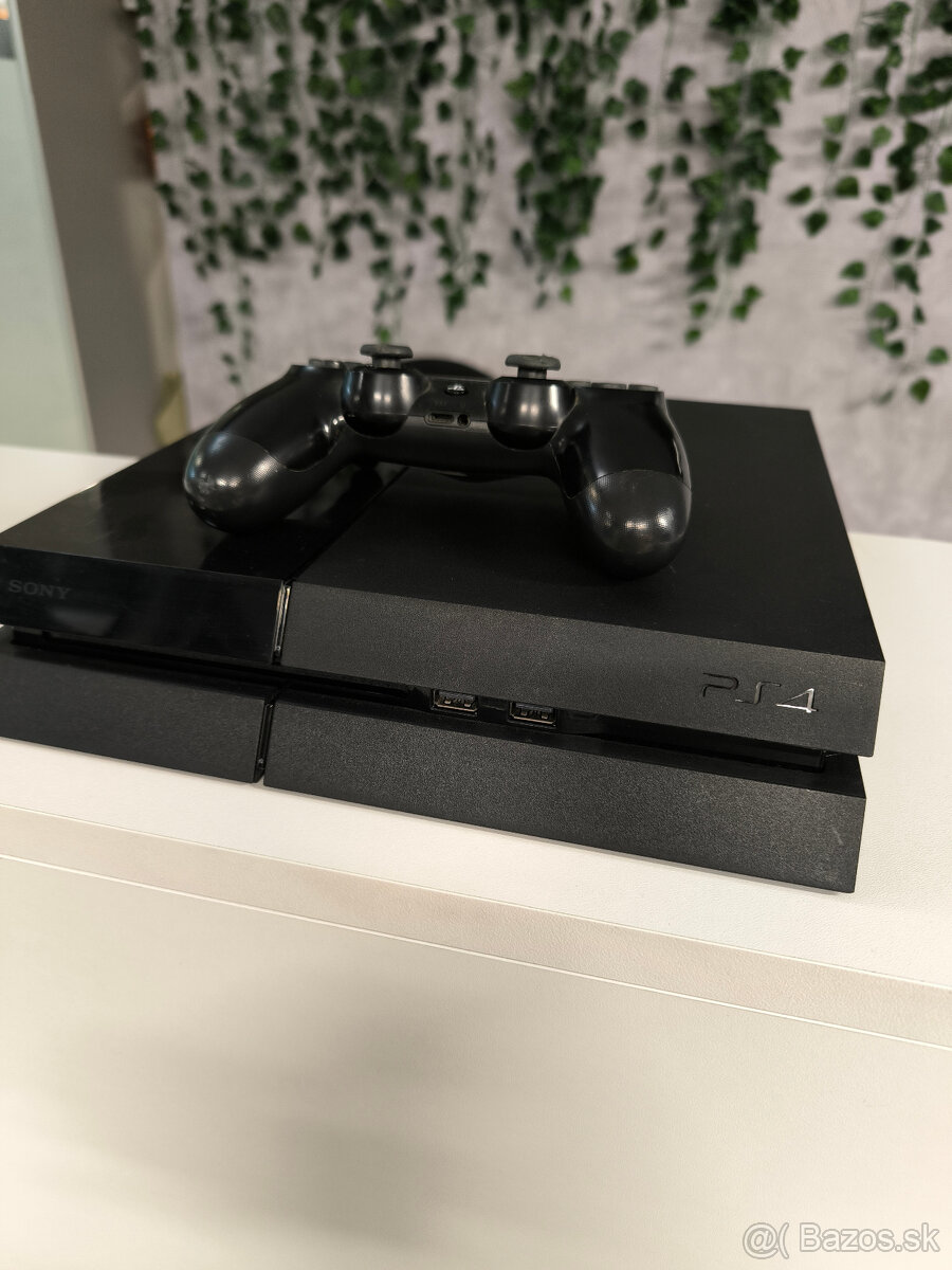 Playstation 4 500GB + 1 Ovládač