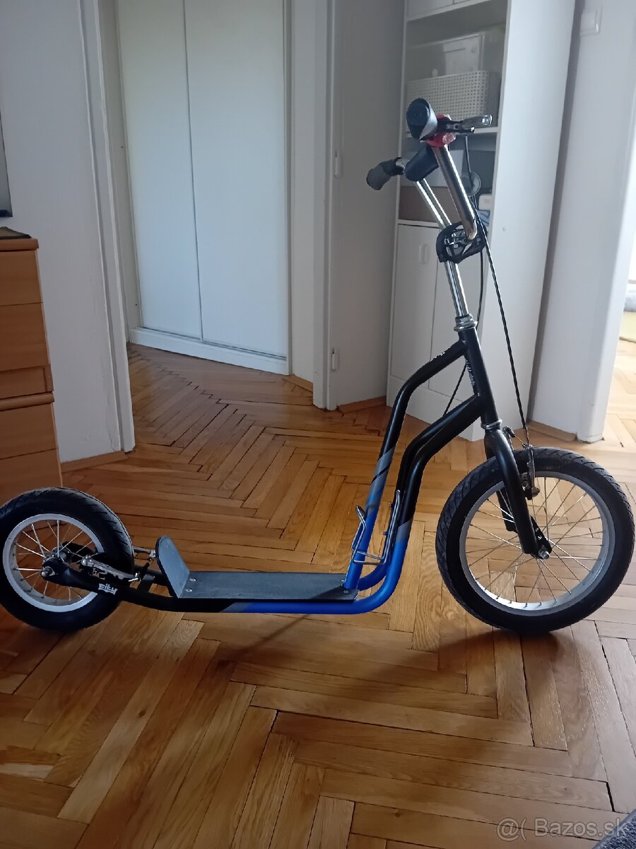 Retro style kolobežka