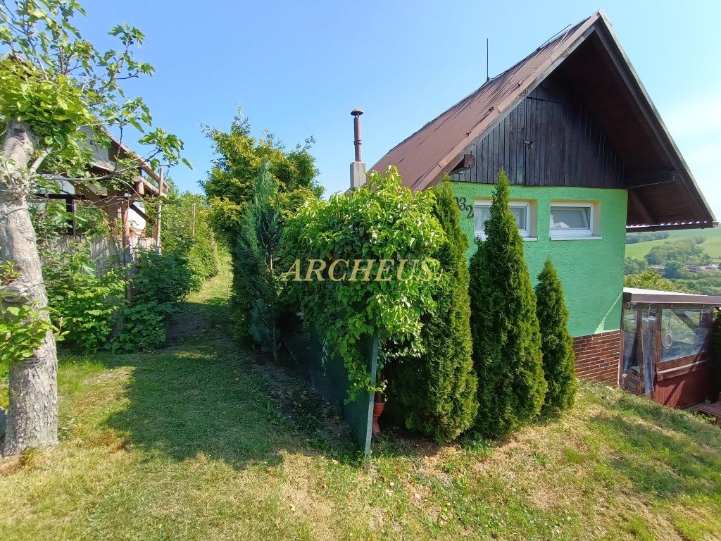 MUROVANÁ ZÁHRAD.CHATA, POZEMOK 492m2, ZO KUNOV II, SENICA