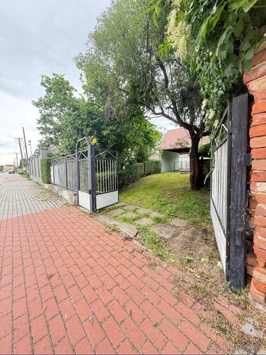 Na predaj krásny stavebný pozemok v centre Zohoru