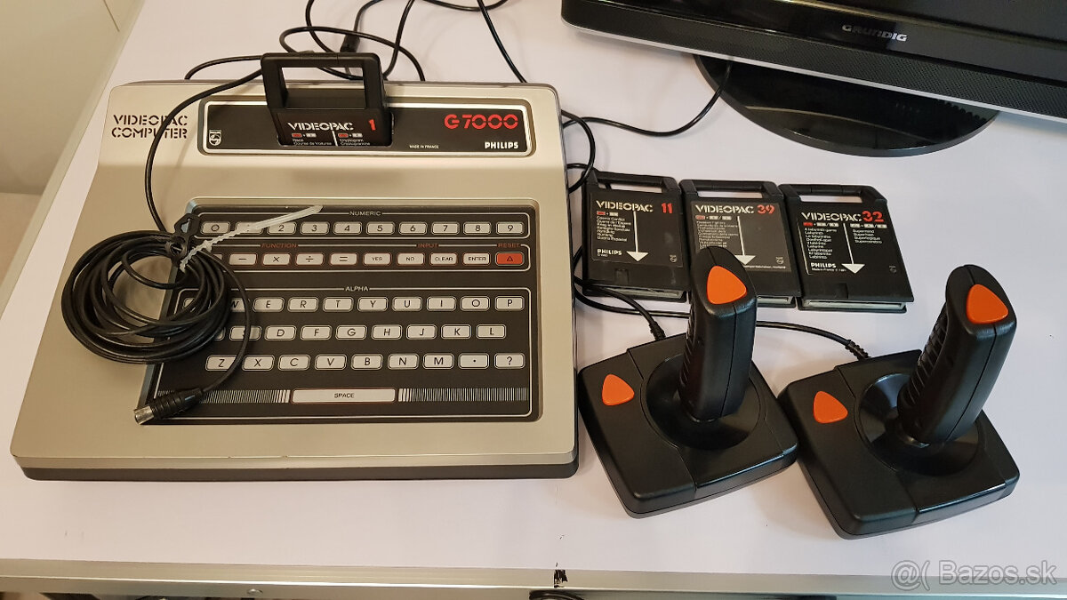 Philips Videopac G7000 (1980) – 4 hry, 2 joysticky + adaptér