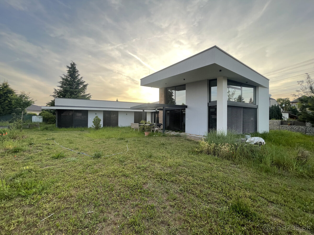 Nadštandardný, moderný 255 m² rodinný dom, 1340 m² pozemok,