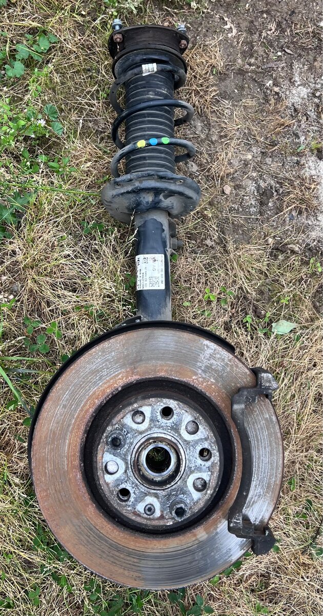 VW Passat b8 prava otoč tlmič tehlica 5Q0407258C