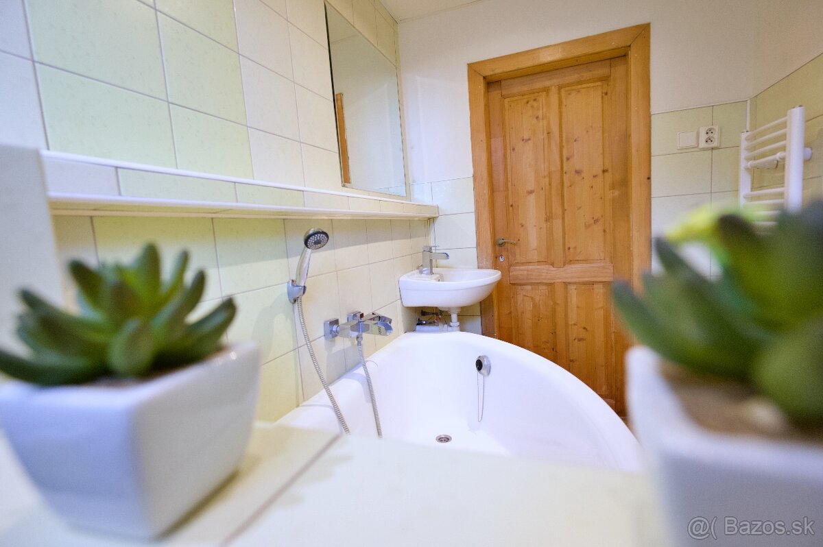 Rodinný dom 5 izbový s garážou Nižná Myšľa, Košice - okolie