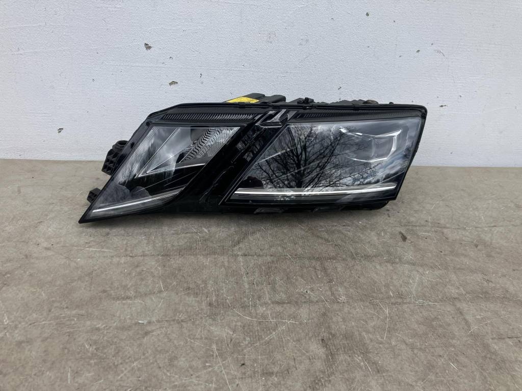 ŠKODA OCTAVIA 3 III LIFT 17- ĽAVÉ PREDNÉ SVETLO FULL LED